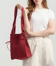 Load image into Gallery viewer, Avery Knit Tote : Wine
