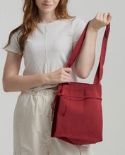 Load image into Gallery viewer, Avery Knit Tote : Wine
