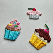 Load image into Gallery viewer, Pin Cupcake
