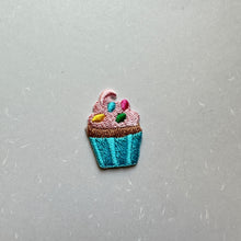Load image into Gallery viewer, Pin Cupcake
