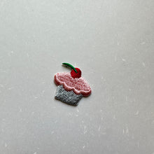Load image into Gallery viewer, Pin Cupcake
